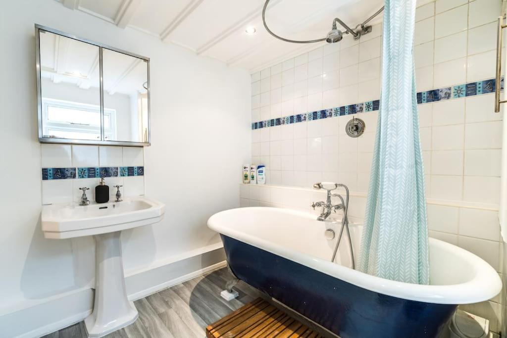 Spacious Beautiful Just-renovated Flat With Patio - Chelsea Appartamento